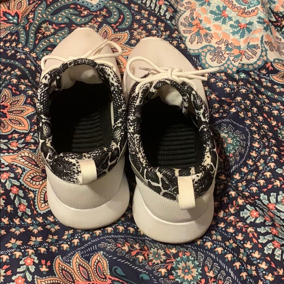 Nike Shoes - Picture 4 of 4